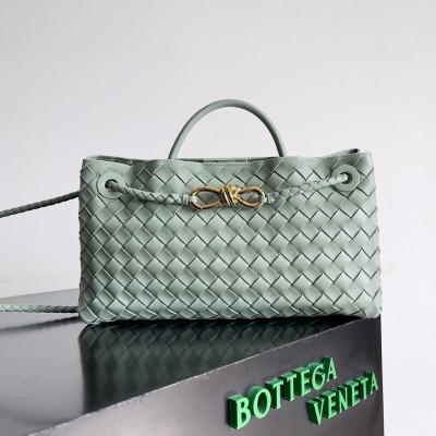 Bottega Veneta Andiamo Small East/West Bag in Sauge Intrecciato Lambskin