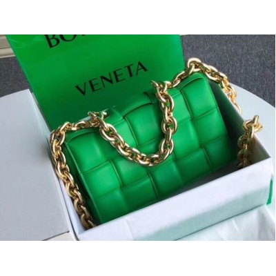 Bottega Veneta Chain Cassette Bag In Green Calfskin